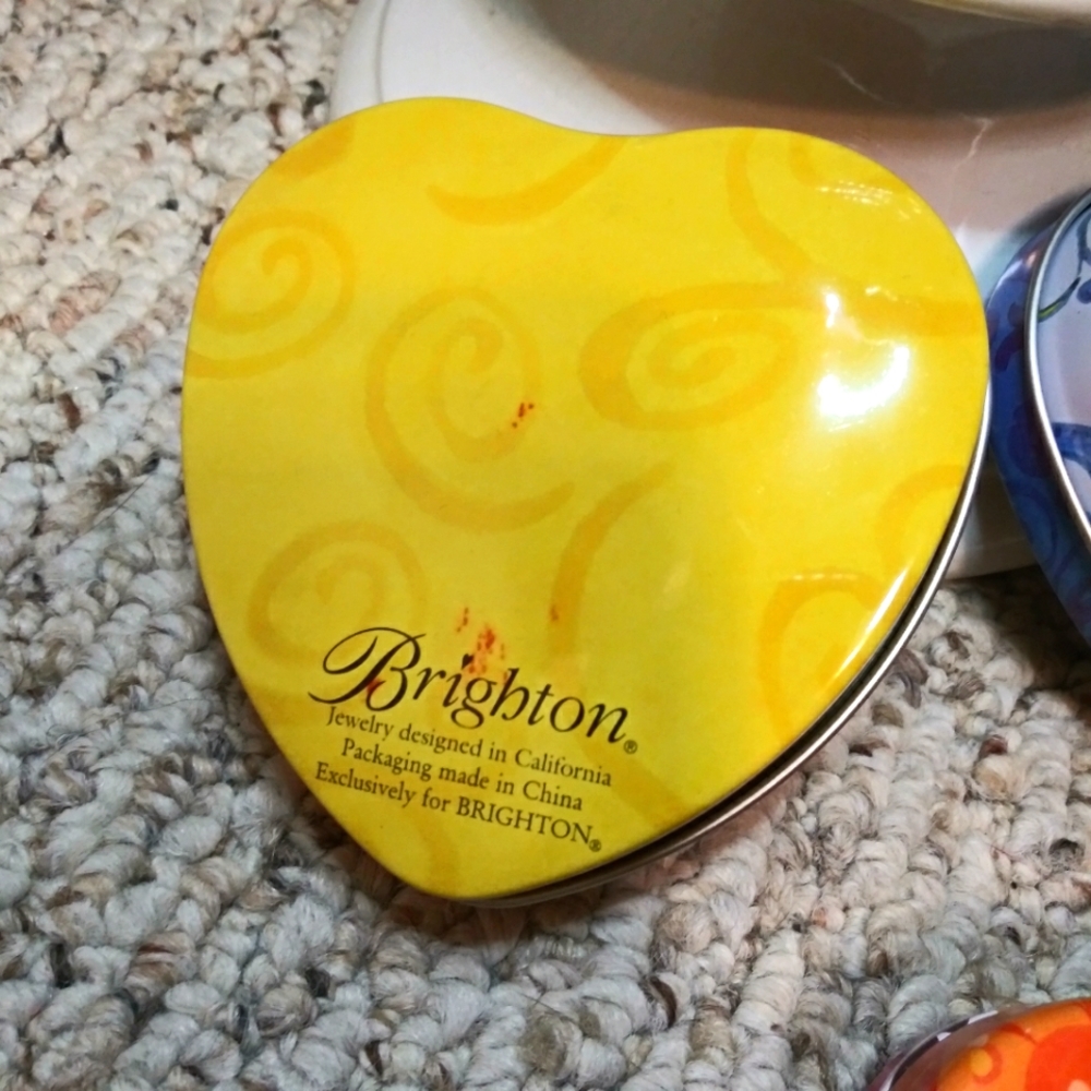 Set Of Three Vintage Brighton Multicolored Small Heart Shaped Jewelry Tins - Picture 4 of 6